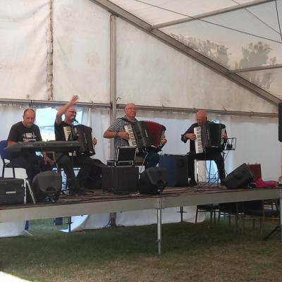 387342225 996305671427143 1935683419816195957 N